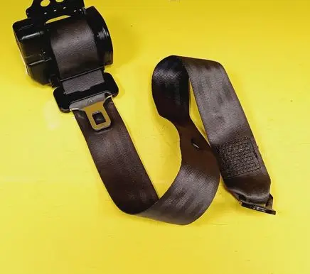 Middle seatbelt (rear)