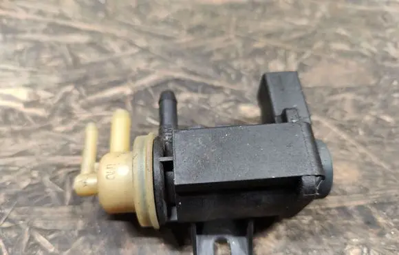 Volkswagen Caddy Turbo solenoid valve 1K0906687B