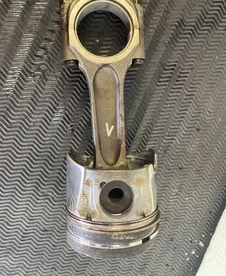 Ford Kuga I Piston with connecting rod