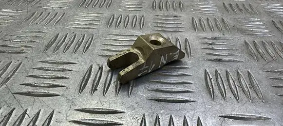 Jeep Cherokee Fuel Injector clamp holder 