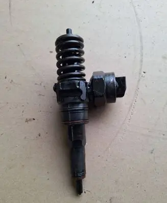Volkswagen PASSAT B5.5 Fuel injector 038130073AA