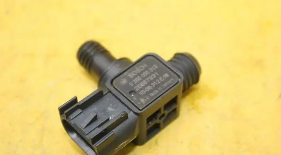 Opel Astra J Air pressure sensor 25857931