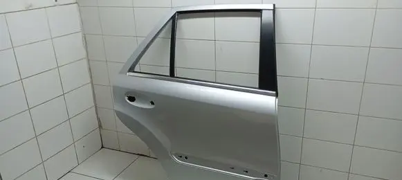 Mercedes-Benz ML W164 Rear door 