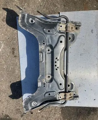 Peugeot 5008 Front subframe