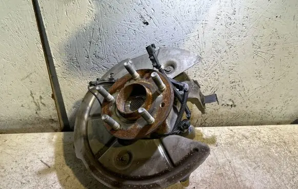 Jeep Grand Cherokee WL Rear wheel hub 68401941AB