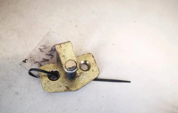 Opel Astra G Rear door lock loop/hook striker 
