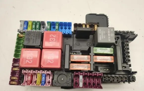 Mercedes-Benz C W205 Fuse module a2059068501