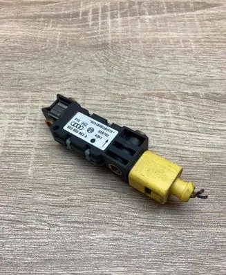 Audi A6 S6 C5 4B Airbag deployment crash/impact sensor 8E0959643A