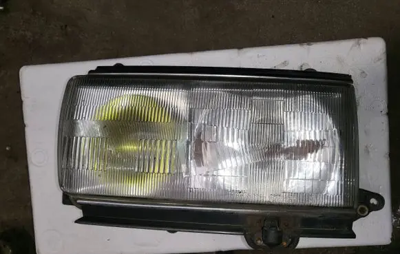 Toyota Land Cruiser (FJ80) Headlight/headlamp 10073998