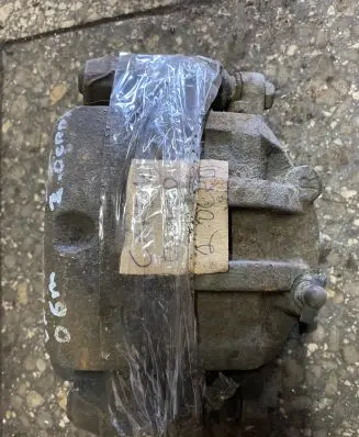 KIA Carens II Front brake caliper