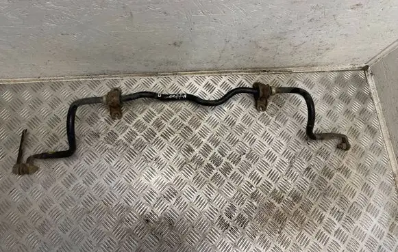 Nissan Juke I F15 Front anti-roll bar/sway bar