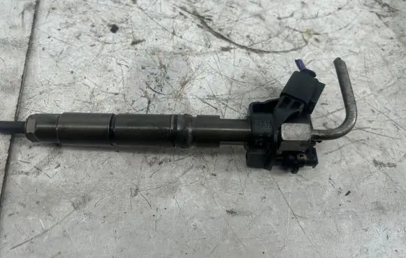 Mercedes-Benz Sprinter W906 Fuel injector 0445115064 A642070