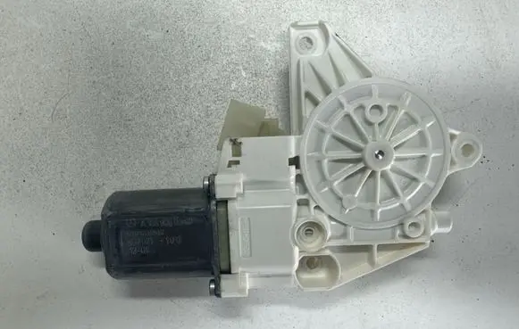 Mercedes-Benz GL X166 Front door window regulator motor A1669060201