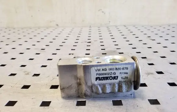 Volkswagen Scirocco Air conditioning (A/C) expansion valve 1K0820679