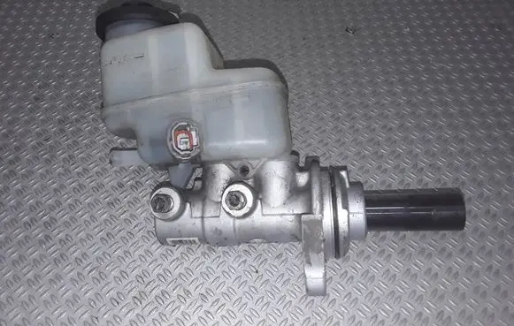 Skoda Fabia Mk1 (6Y) Master brake cylinder