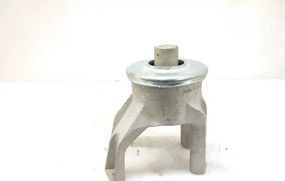 Volkswagen Transporter - Caravelle T5 Engine mount bracket 7H0199849AT