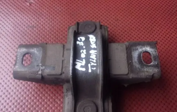 Mercedes-Benz ML W163 Gearbox mounting bracket