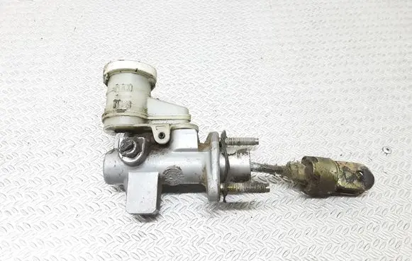 Mitsubishi L200 Clutch master cylinder