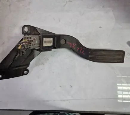 Ford Mondeo Mk III Accelerator throttle pedal 2S719F836DA 232400000137