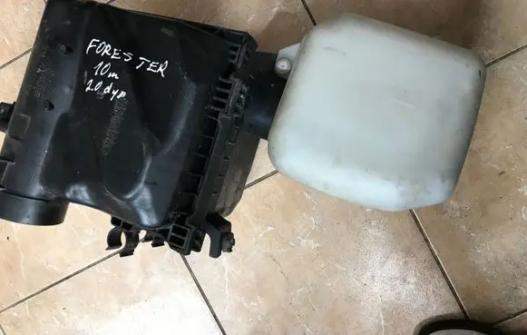 Chrysler 300 - 300C Air filter box