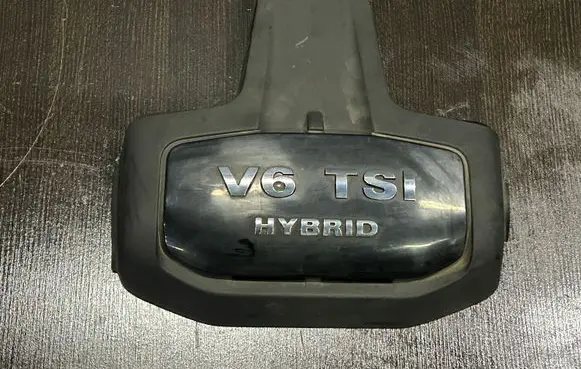 Volkswagen Touareg II Engine cover (trim) 7P6103927A 7P6103927