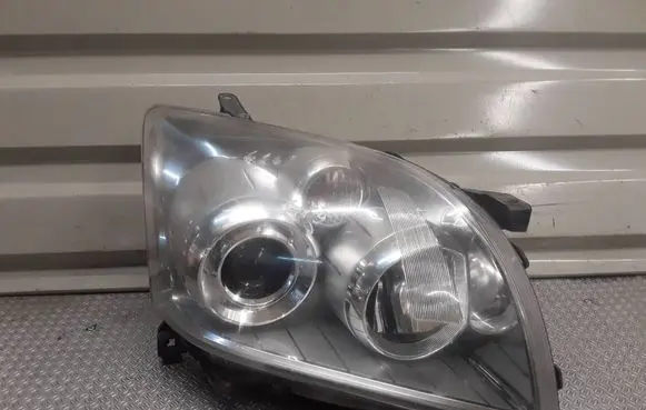 Toyota Avensis T250 Headlight/headlamp