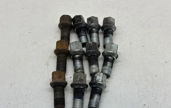 Volkswagen PASSAT B5 Nuts/bolts 