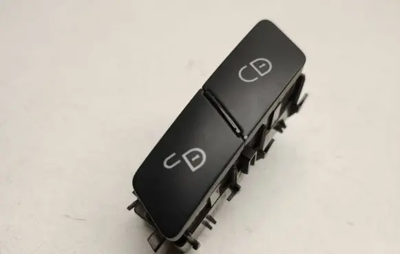 Mercedes-Benz E W212 Central locking switch button A2048706310