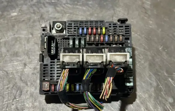 Peugeot 508 Fuse module 9674922180 BSMZ05
