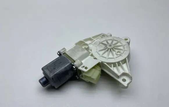 Mercedes-Benz C W204 Front door window regulator motor A2048200142 0130822503