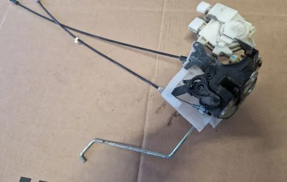 Mazda BT-50 Rear door lock