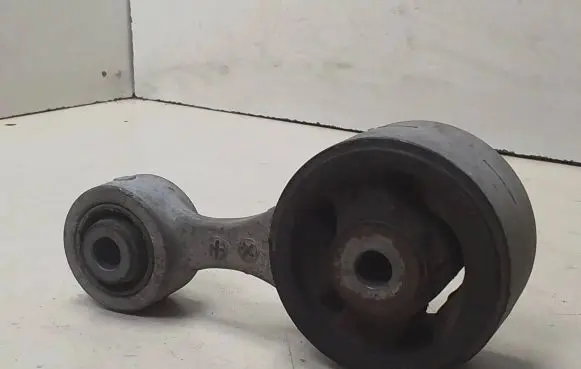 Honda Civic Engine mount bracket