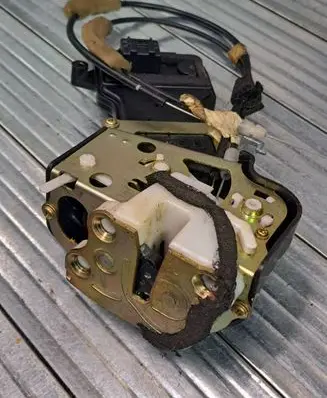 Mazda 2 Rear door lock P3M71A26A26DF DE9072E