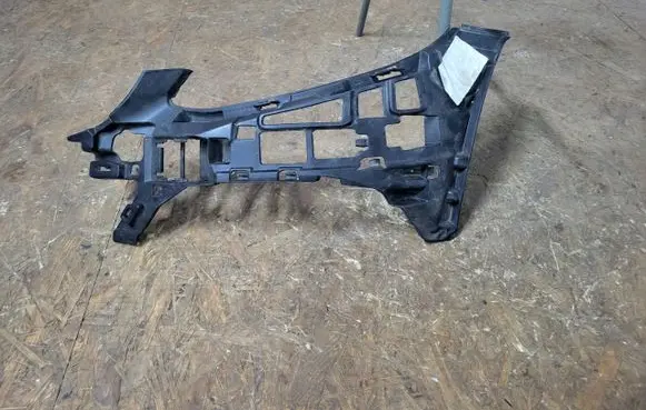 Mercedes-Benz C W205 Front bumper mounting bracket W20576535823