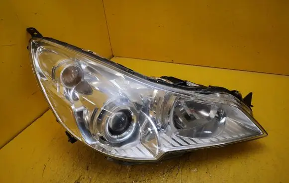 Subaru Legacy Headlight/headlamp 746