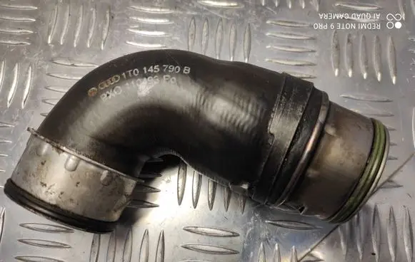 Volkswagen Jetta V Intercooler hose/pipe 1T0145790B