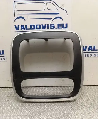 Renault Trafic III (X82) Radio/GPS head unit trim 682604581R