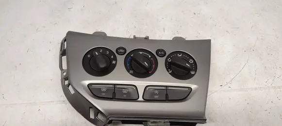 Ford Focus Climate control unit CJ5T19980AK E1075533