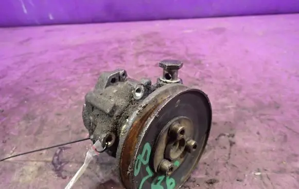 Volkswagen Transporter - Caravelle T4 Power steering pump