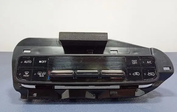 Toyota Auris E180 Climate control unit 5590002820