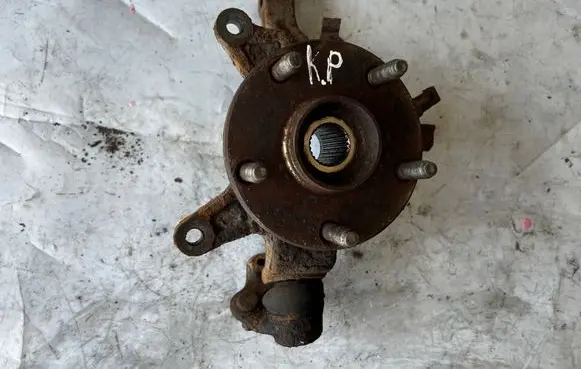 Toyota RAV 4 (XA20) Front wheel hub