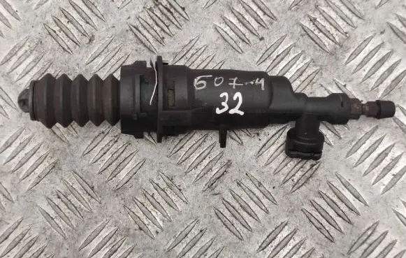 Clutch slave cylinder