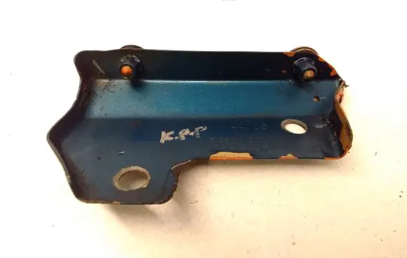 Volkswagen Caddy Fender mounting bracket 1T0810333A