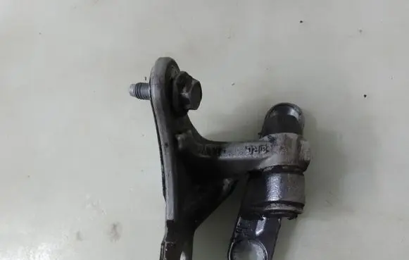 Mercedes-Benz B W245 Front door upper hinge