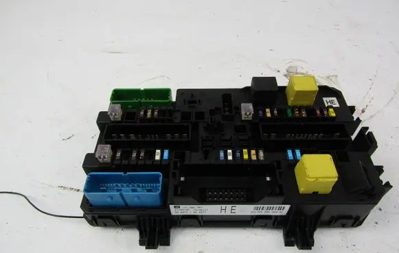 Opel Zafira B Fuse box set 13206757