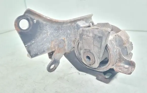 Toyota Avensis T250 Engine mount bracket