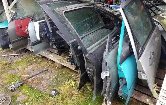 Subaru Legacy Front door pilkos