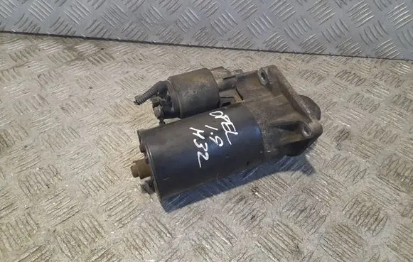 Opel Zafira B Starter motor 000108234