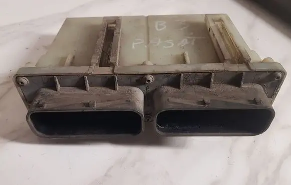 Volkswagen PASSAT B3 Fan control module 24456733 15427111
