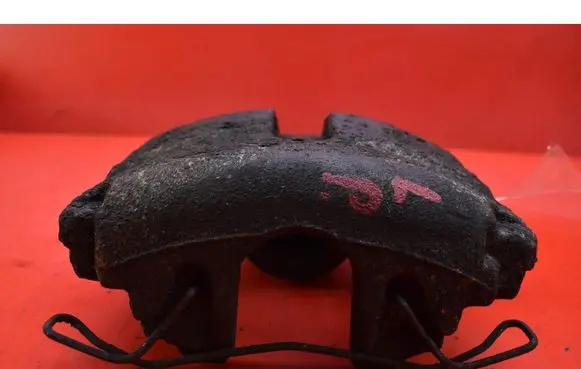 Volkswagen PASSAT CC Front brake caliper 